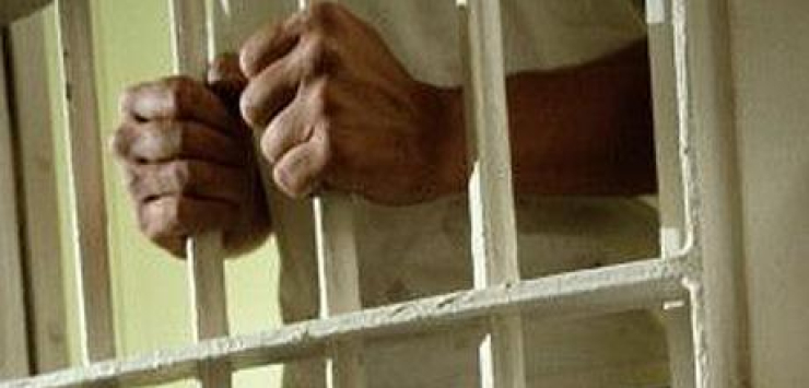 النيابة تأمر بحبس “التوربيني” لاتهامه بإقامة حفلات جنس مع الاطفال تحت تهديد السلاح