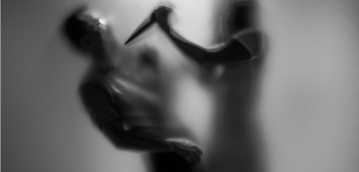 ربة منزل تقوم بقتل زوجها بسبب تصويره لها اثناء العلاقة