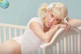 مايلي سايرس تظهر بملابس طفلة في اغنيتها الجديدة